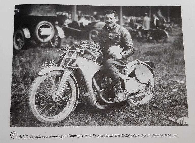 Achille bij zijn overwinning in Chimay, 1926